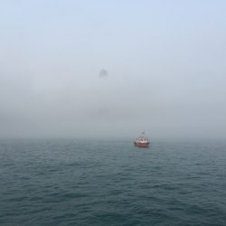 ある日、霧に包まれた香港の朝　　